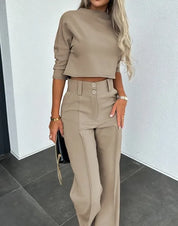 Two-Piece Set – Long Sleeve Crop Top & Tailored Pants – Chic Office Look