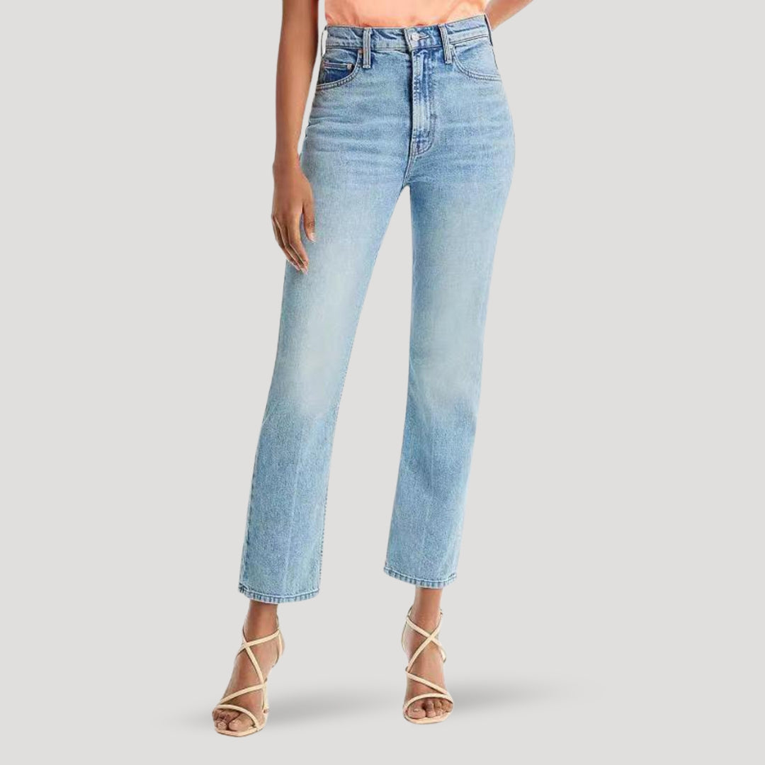 Slim Straight Jeans – High Waist – Effortless Everyday Fit