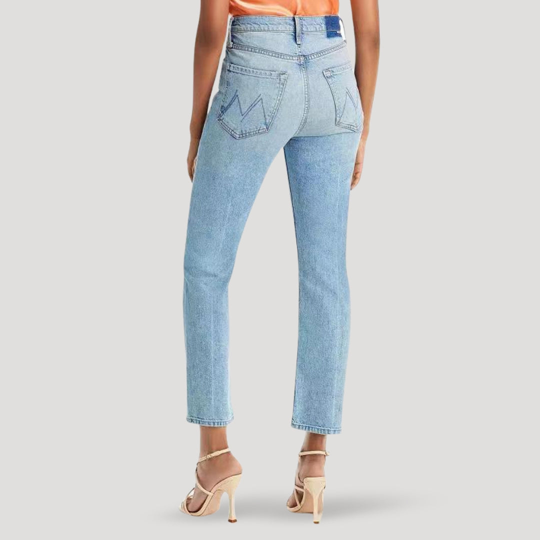 Slim Straight Jeans – High Waist – Effortless Everyday Fit