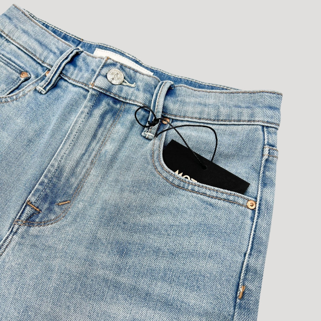 Slim Straight Jeans – High Waist – Effortless Everyday Fit