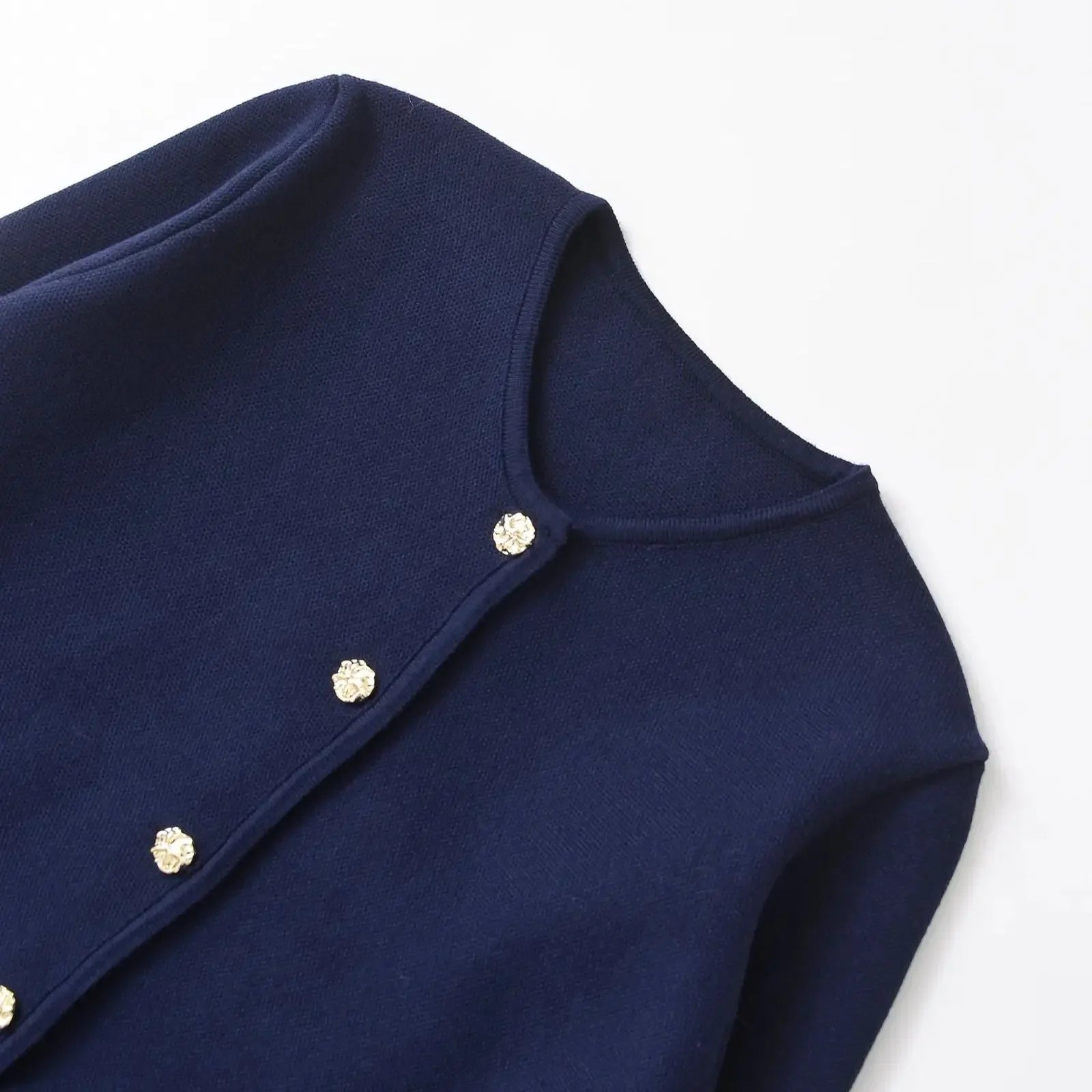 Cardigan Sweater – Button-Up Design – Casual Autumn Layering 2