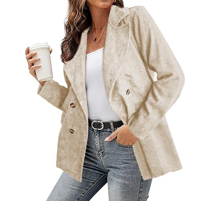 Chic Leather Trench Coat for Women – Elegant Tailored Design, Warm and Cozy Outerwear for Cold Weather 4