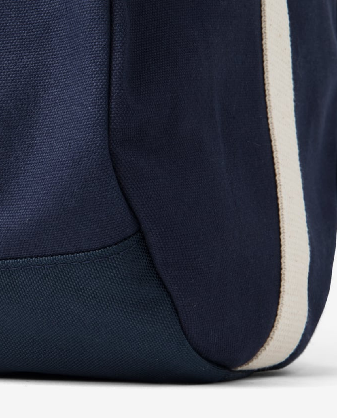 Durable Canvas Barrel Bag with Adjustable Strap – Versatile Gym and Travel Bag, Two-Tone Design, 25L Capacity 4