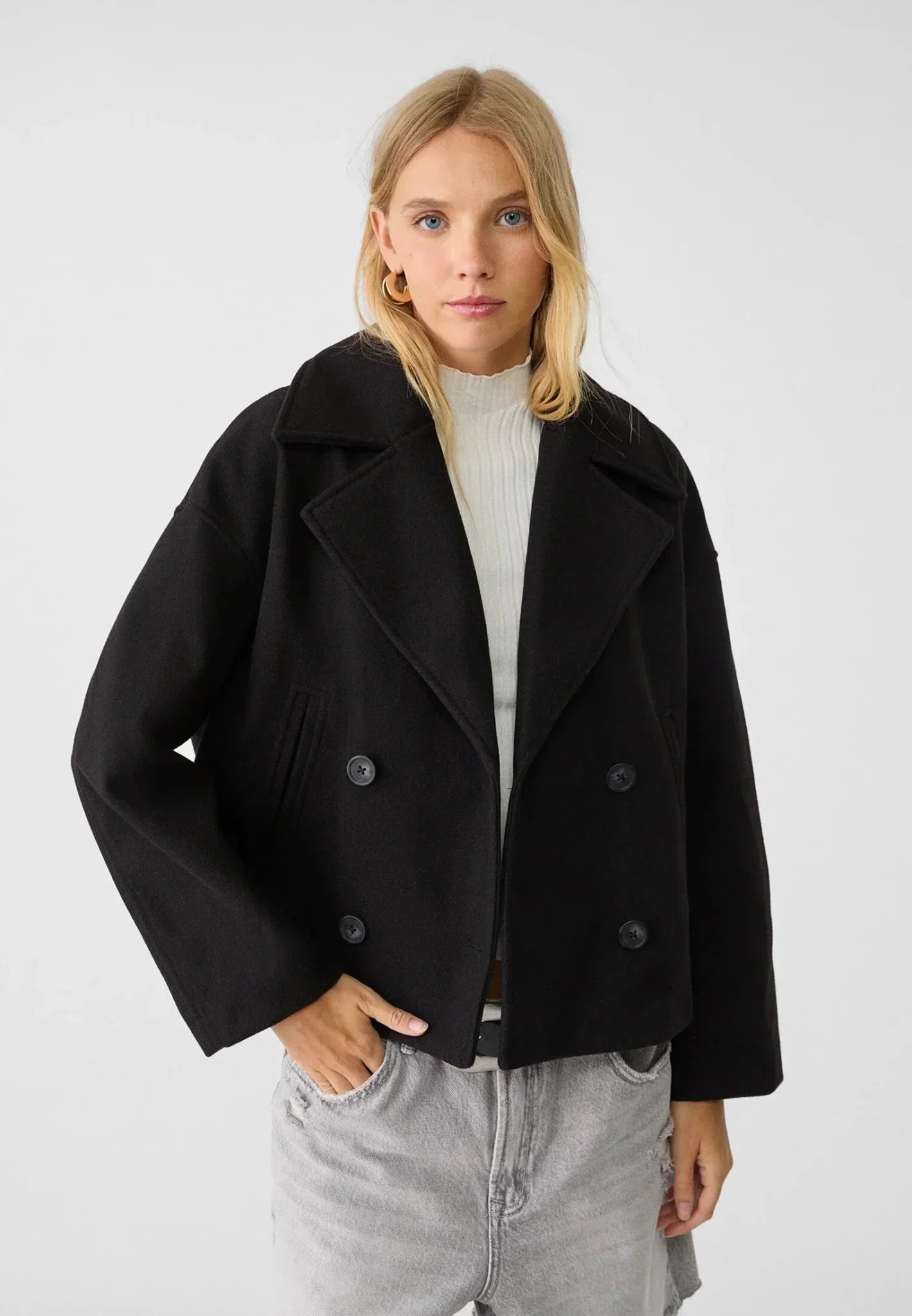 Elegant Double-Breasted Cropped Jacket with Tailored Seams – Versatile Lightweight Layering for Smart and Casual Looks 4