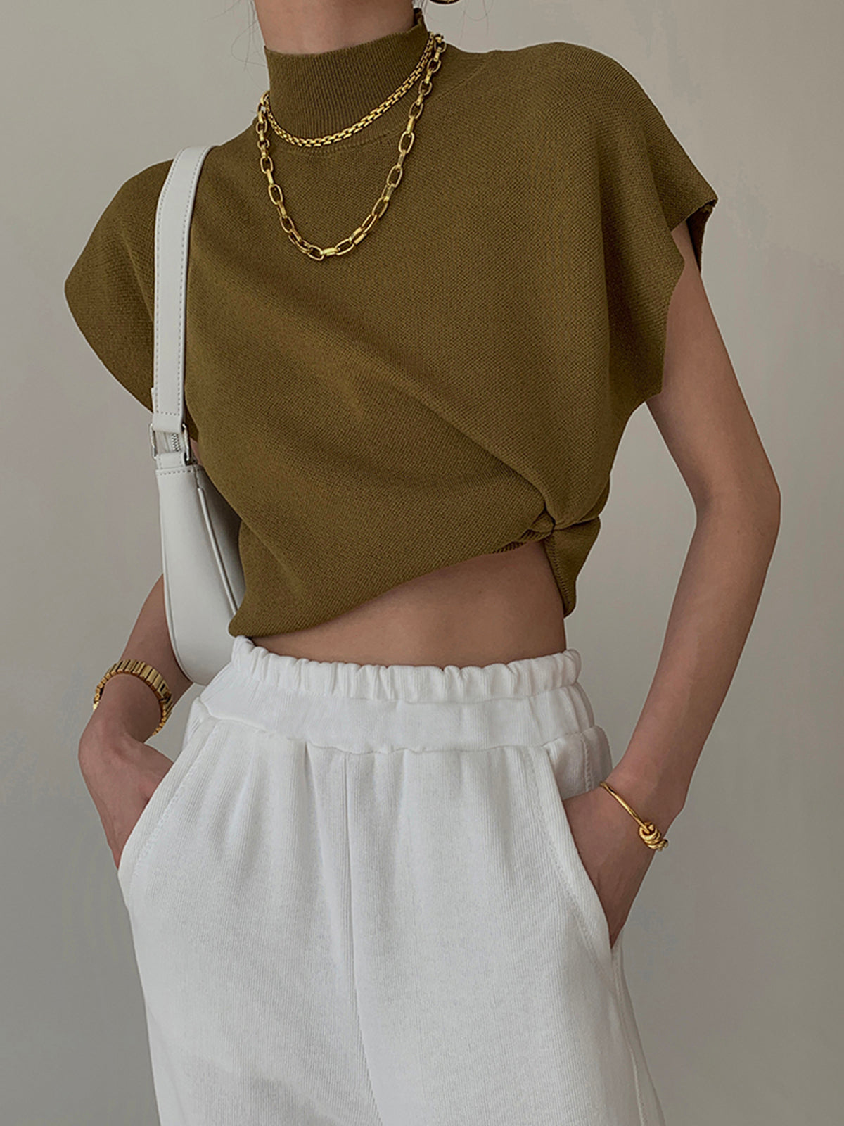 Knitted Sweater – Soft Fabric – Timeless Wardrobe Essential 10