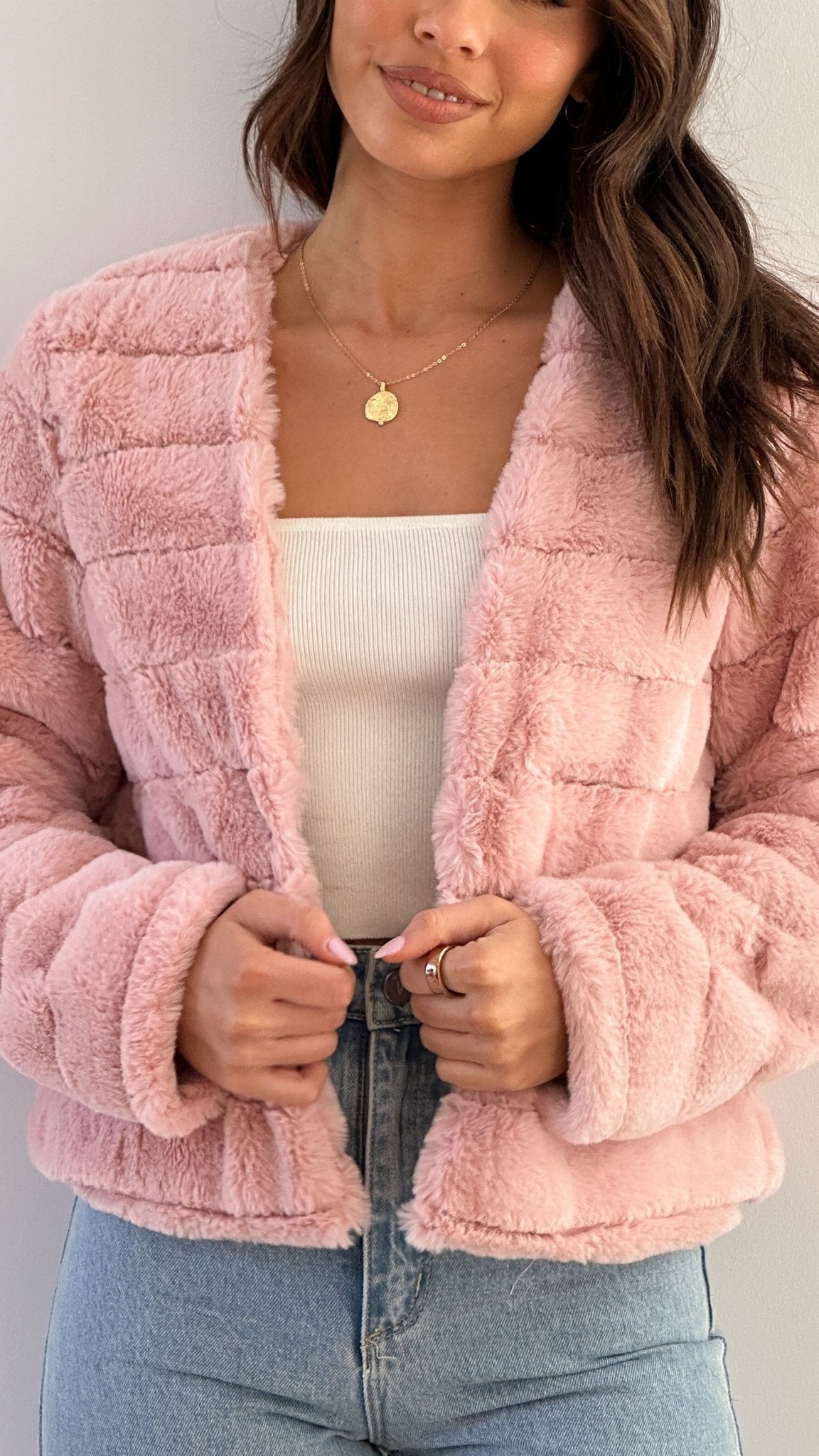 Luxe Cropped Women's Jacket with Tailored Fit and Plush Texture for Effortless Style 11