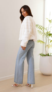 Luxe Cropped Women's Jacket with Tailored Fit and Plush Texture for Effortless Style 3