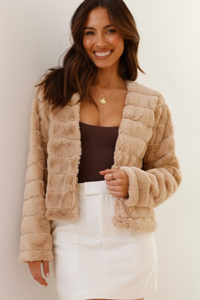 Luxe Cropped Women's Jacket with Tailored Fit and Plush Texture for Effortless Style 9