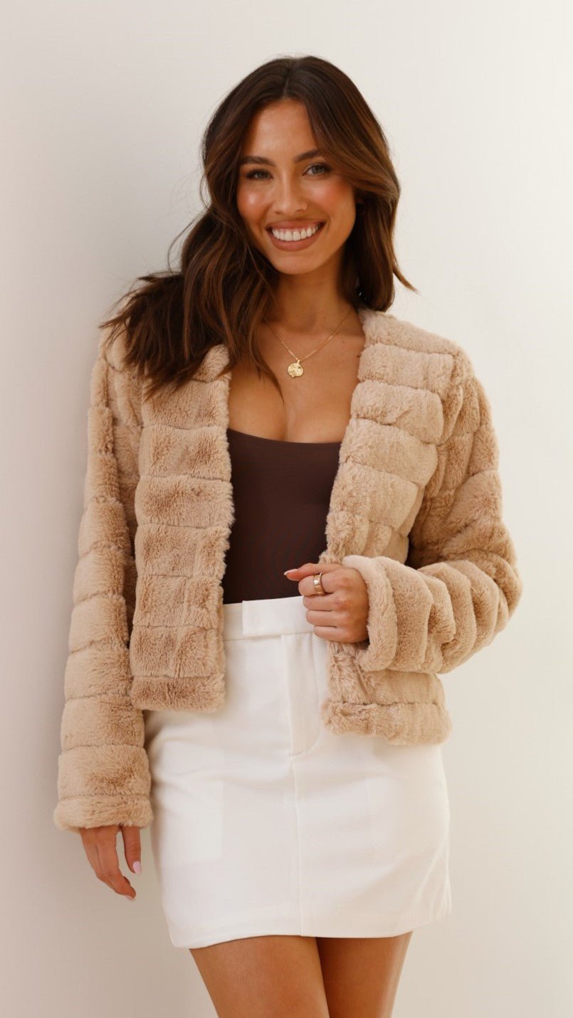 Luxe Cropped Women's Jacket with Tailored Fit and Plush Texture for Effortless Style 9