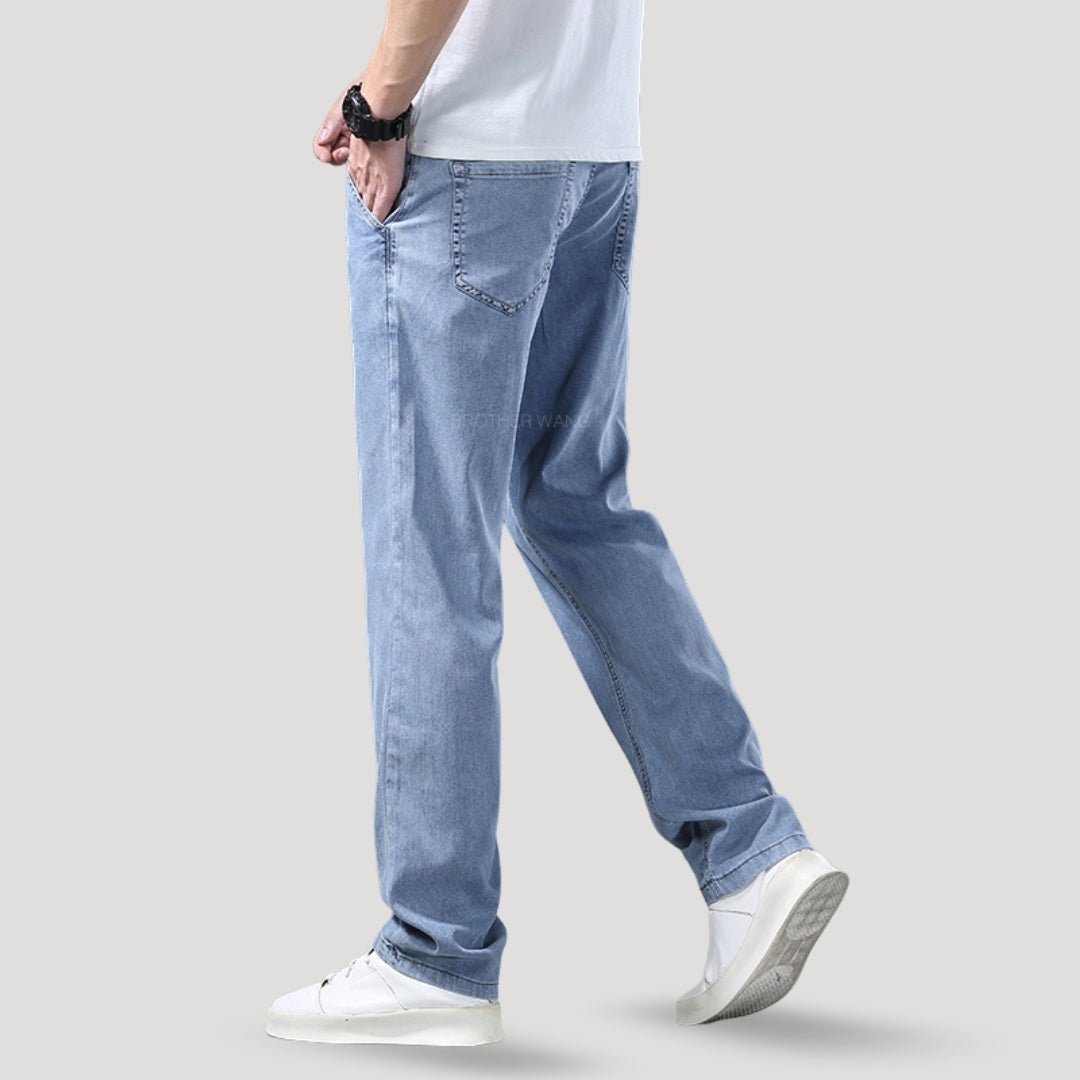 Relaxed fit light blue jeans