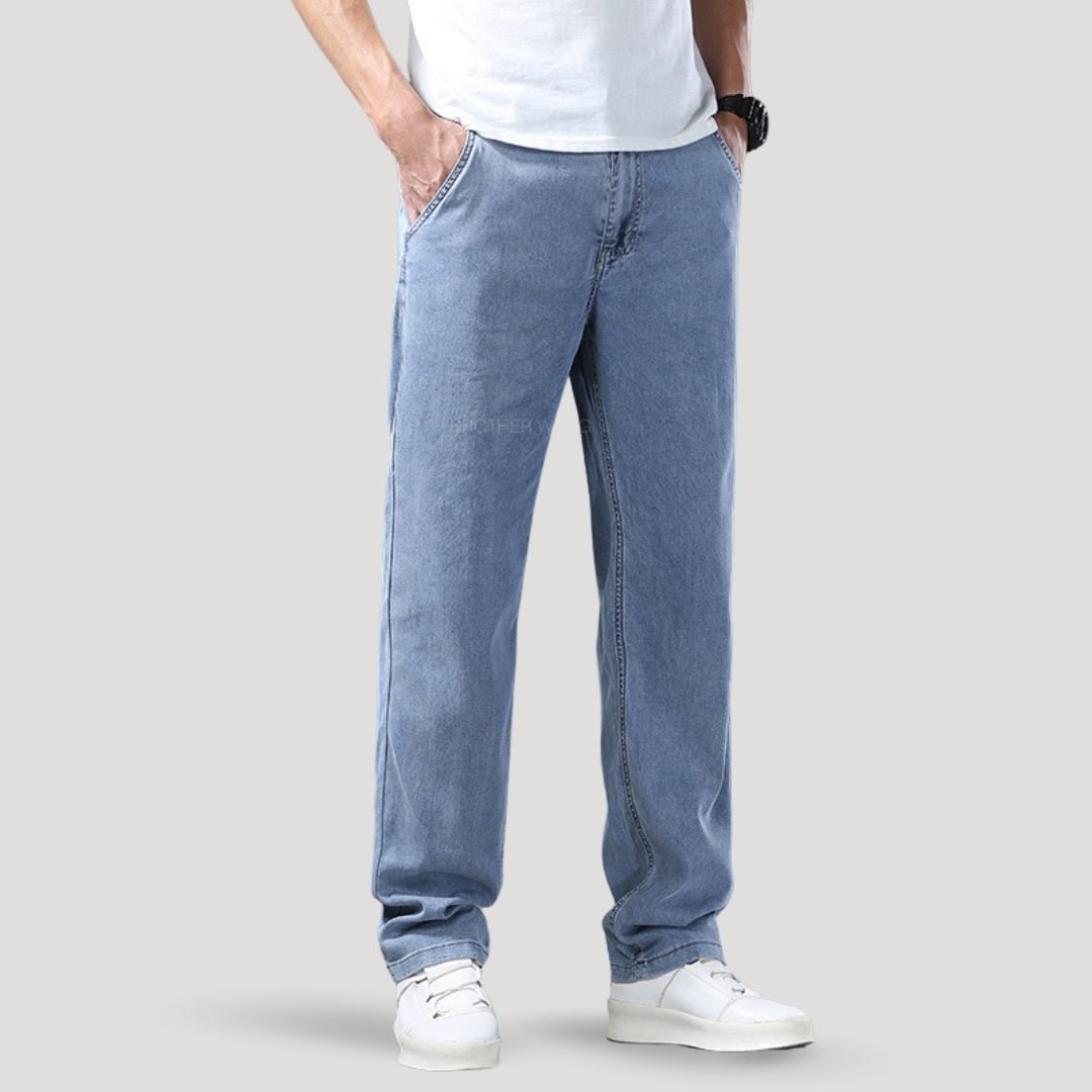 Relaxed fit light blue jeans