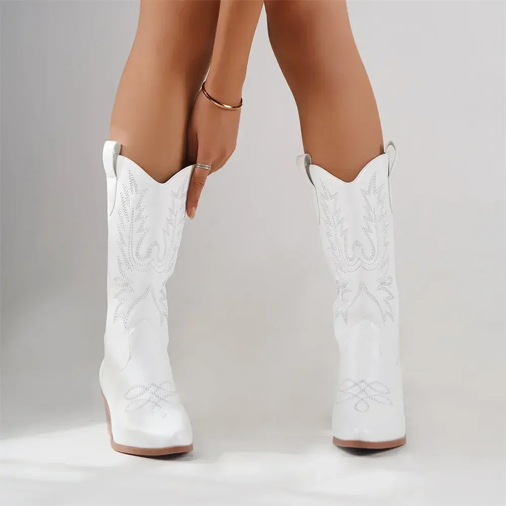 Vintage Charm Cowboy Boots for Women – Stylish Western Design with Comfortable Block Heel in Classic Leather 3