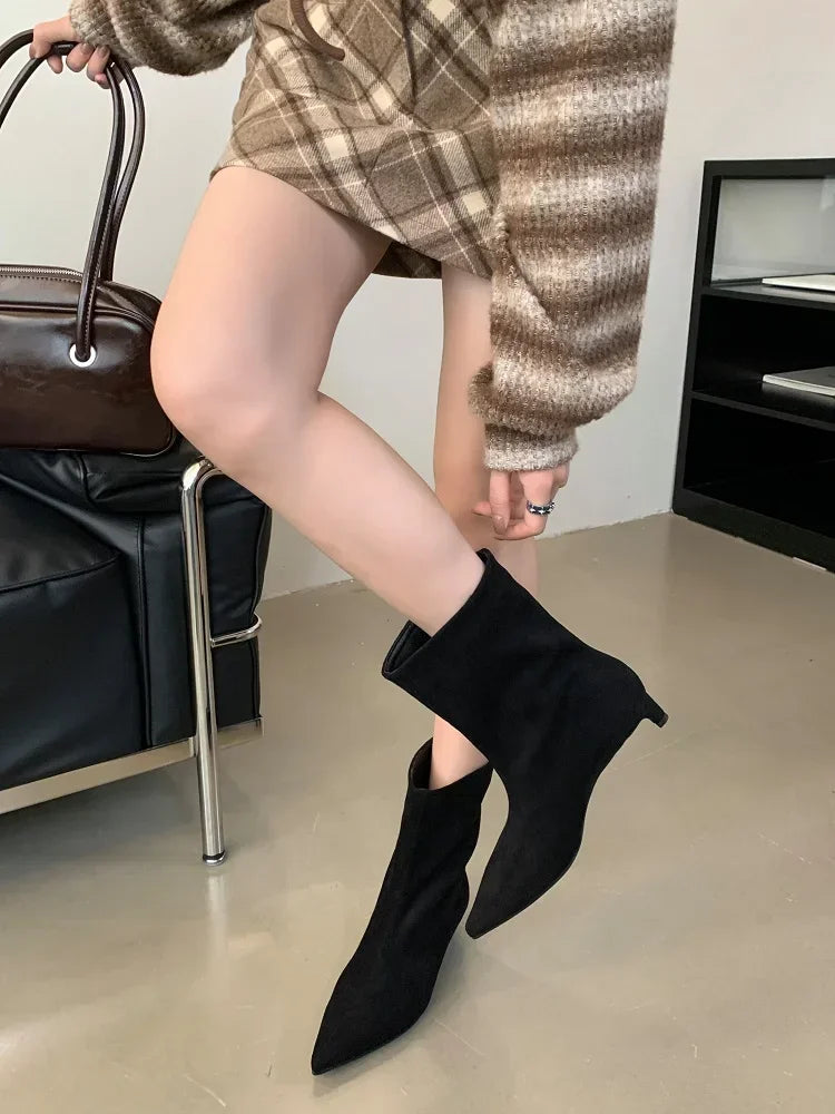Women's Black Ankle Boots Size 38 Vintage Pointed Toe Low Heel 5